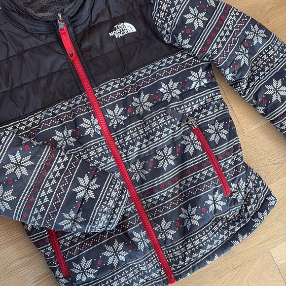 Youth medium North Face reversible jacket - Picture 3 of 6